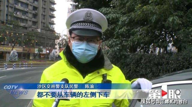 交警直播被车撞飞