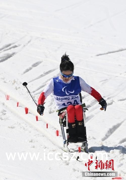 济南娃王乙冰获滑雪世界冠军