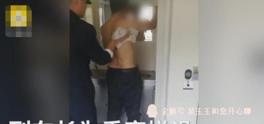 新加坡男子偷拍房东母女洗澡获刑