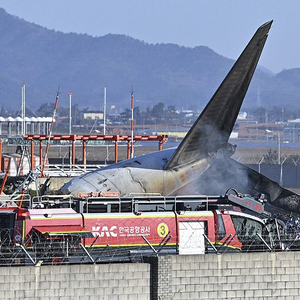 韩国客机碰撞爆炸事故已致120人死亡