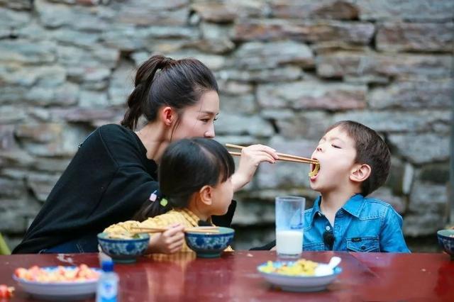 父子疑与家人通话时落水